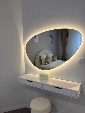 Comfort Double Room, City View | In-room safe, desk, laptop workspace, free WiFi - Hôtel Sofiane (Paris)