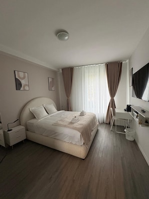 Caja fuerte, escritorio, espacio para trabajar con un portátil