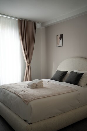 Comfort Double Room, City View | In-room safe, desk, laptop workspace, free WiFi - Hôtel Sofiane (Paris)