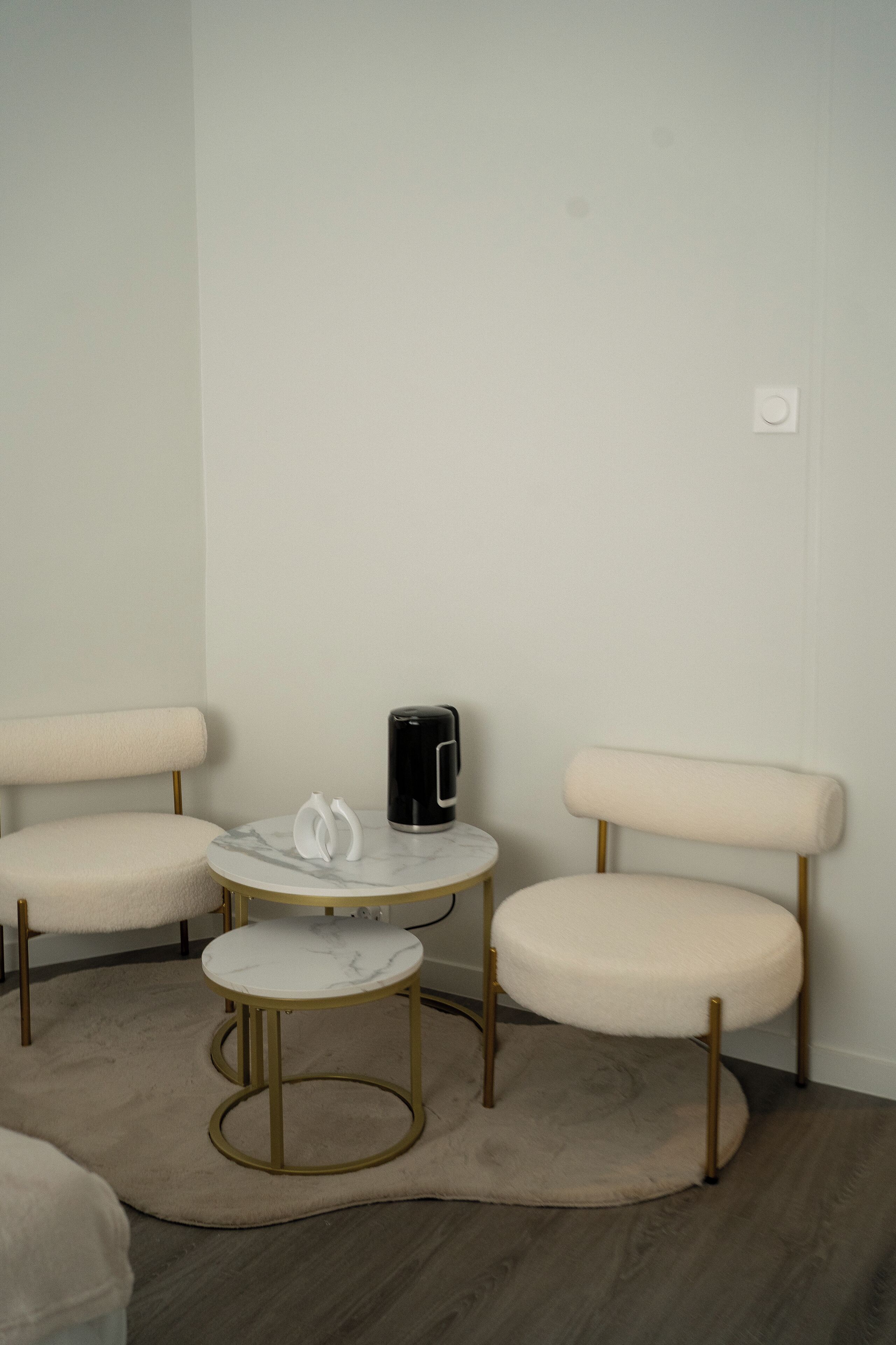 Habitación Confort doble, vistas a la ciudad | Caja fuerte, escritorio, espacio para trabajar con un portátil