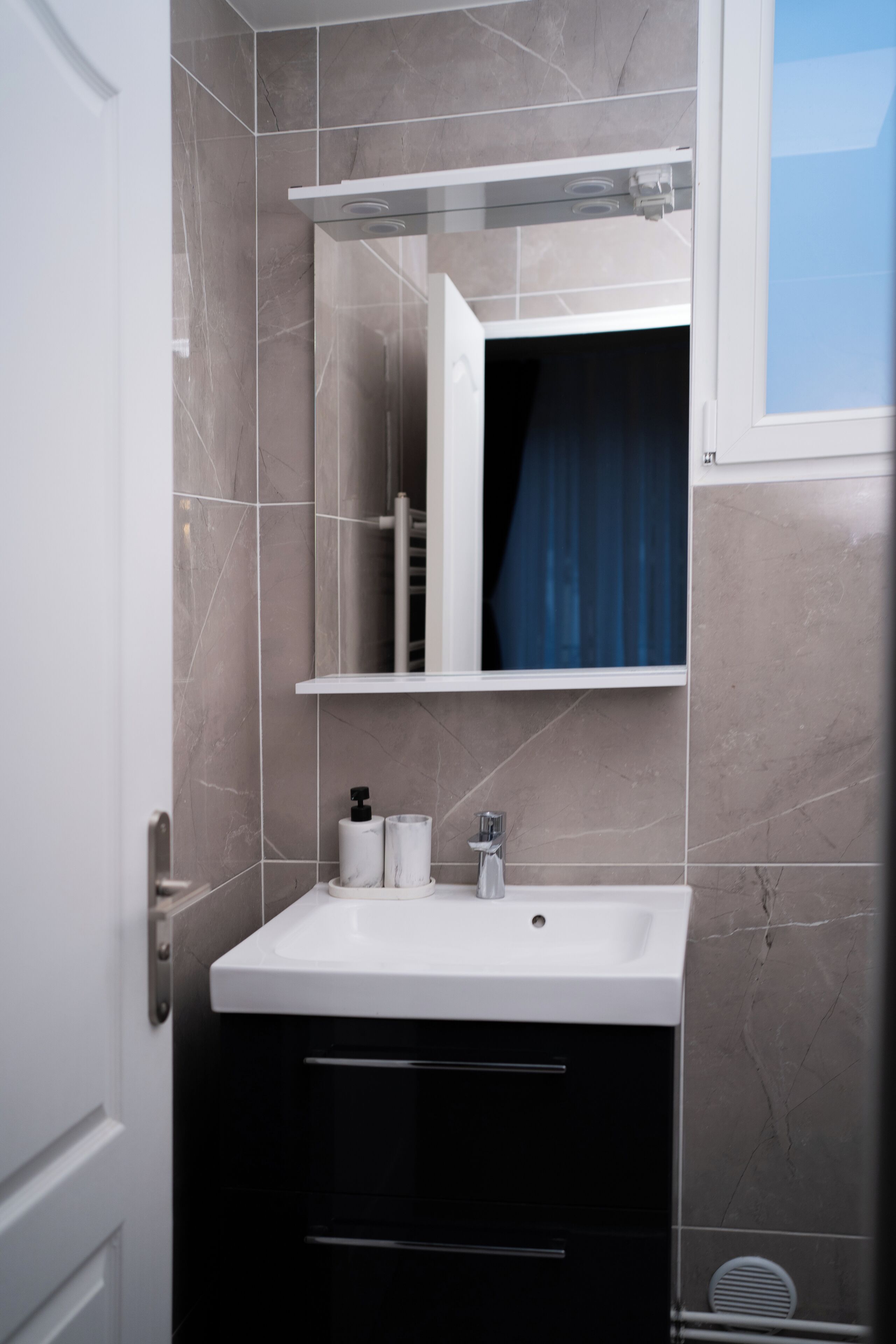 Comfort-dobbeltværelse - byudsigt | Badeværelse | Bruser, hårtørrer, håndklæder, Sæbe