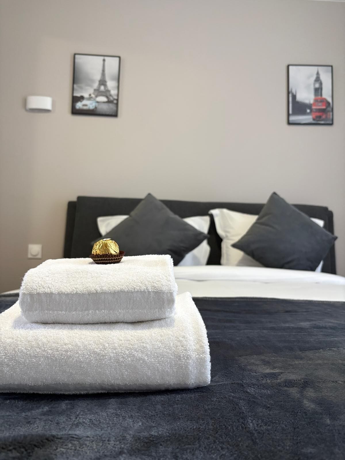 In-room safe, desk, laptop workspace, free WiFi