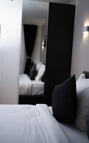 Comfort Double Room, City View | In-room safe, desk, laptop workspace, soundproofing - Hôtel Sofiane (Paris)