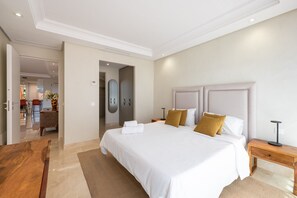 3 Schlafzimmer, Schreibtisch, Bügeleisen/Bügelbrett, Reisekinderbett