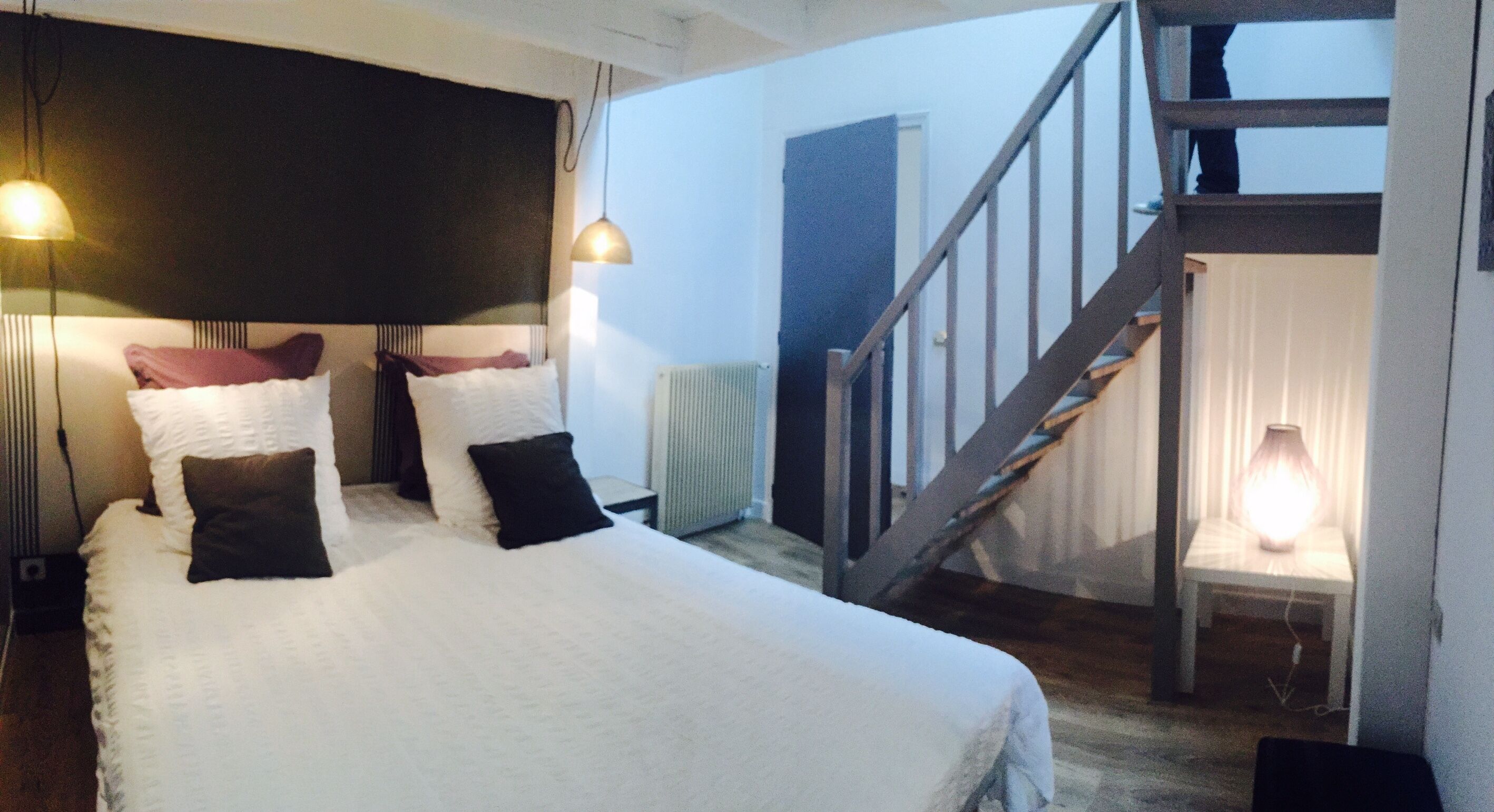 4 bedrooms, iron/ironing board, Internet, bed sheets