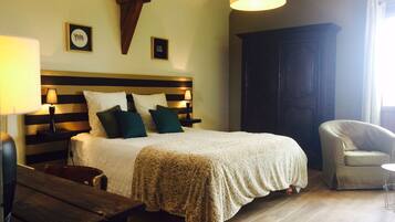 Fer et planche Ă repasser, accĂšs Internet, draps fournis