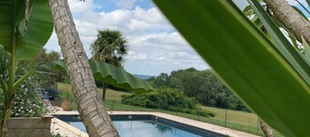 LARGE BEARNAISE COUNTRY HOUSE