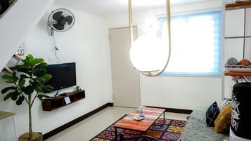 Exclusive Townhome, 2 Bedrooms | Living room | 40-inch Smart TV with cable channels