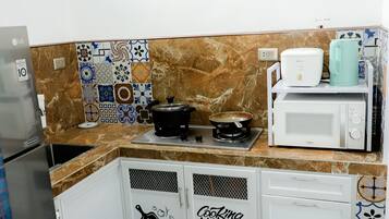 Exclusive Townhome, 2 Bedrooms | Private kitchen | Mini-fridge, microwave, oven, stovetop