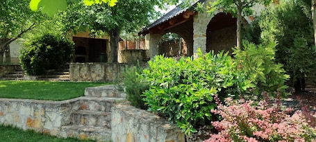 Property grounds. Villa Bălți Moldova La Boier