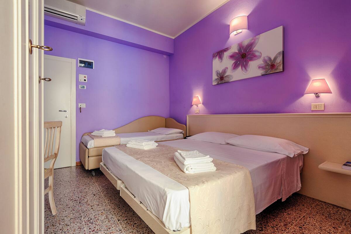 Schreibtisch, kostenloses WLAN