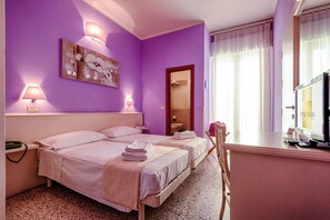 Phòng 4 dành cho gia đình | Bàn, truy cập Internet không dây miễn phí 