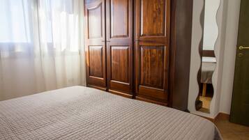 1 Schlafzimmer, Bügeleisen/Bügelbrett, Reisekinderbett