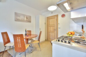 Dining - Cosy studio apartment for 2 on a great location in a touristic village, Susanna1 (Katoro)