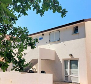 Exterior - Cosy studio apartment for 2 on a great location in a touristic village, Susanna1 (Katoro)