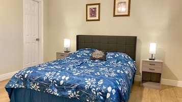 Silitysrauta/-lauta, Wi-Fi, vuodevaatteet