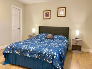 Planxa i posts de planxar, wifi i roba de llit 