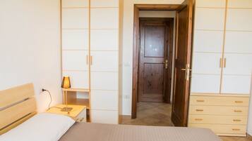 1 soveværelse, strygejern/strygebræt, weekendseng