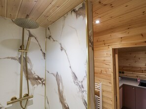 Shower - The Sty (Derby)