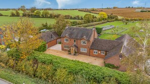 Exterior - 2 Mere Pits Cottages (Tamworth)