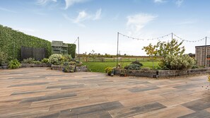 Property grounds - 2 Mere Pits Cottages (Tamworth)