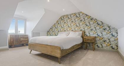 2 Mere Pits Cottages