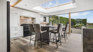 Dining - 2 Mere Pits Cottages (Tamworth)