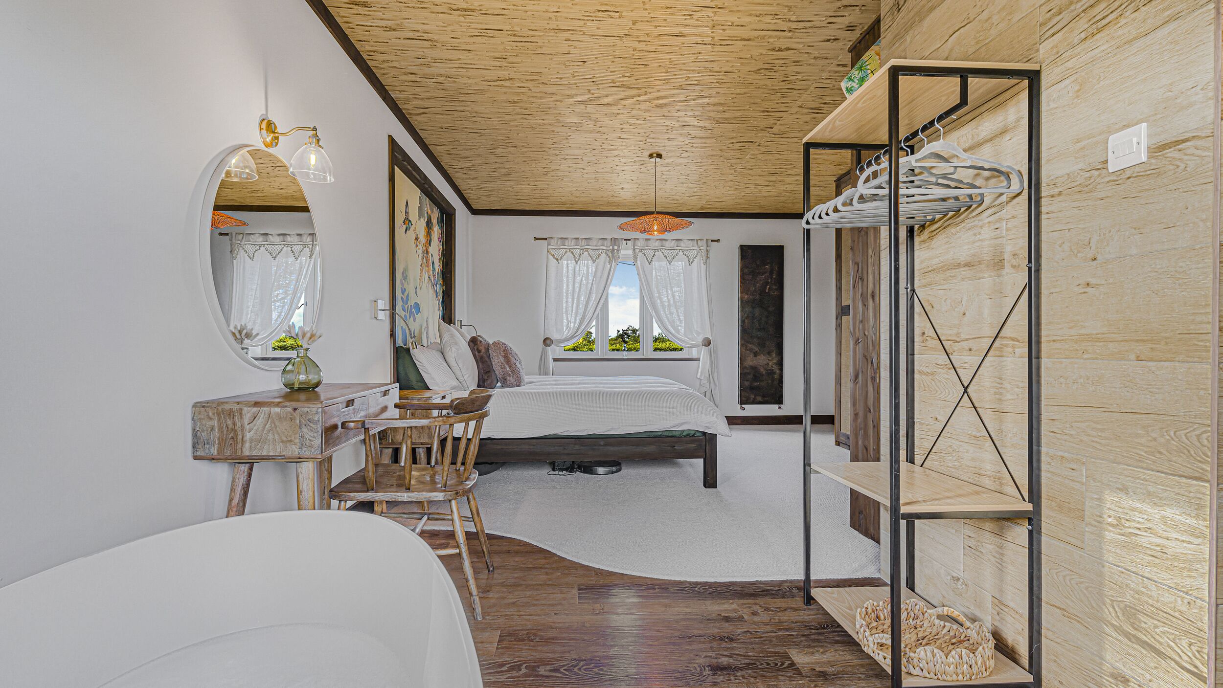 5 bedrooms, individually decorated, individually furnished, free WiFi