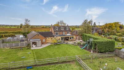 2 Mere Pits Cottages