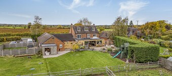 2 Mere Pits Cottages