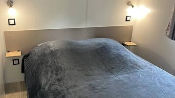 Mobile Home, 3 Bedrooms | Free WiFi, bed sheets