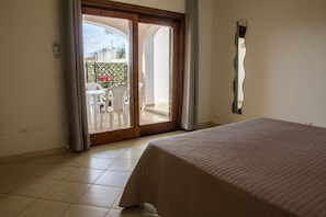 3 bedrooms, iron/ironing board, travel cot - GF Apartments La Vigna - SUPERB. (Badesi)
