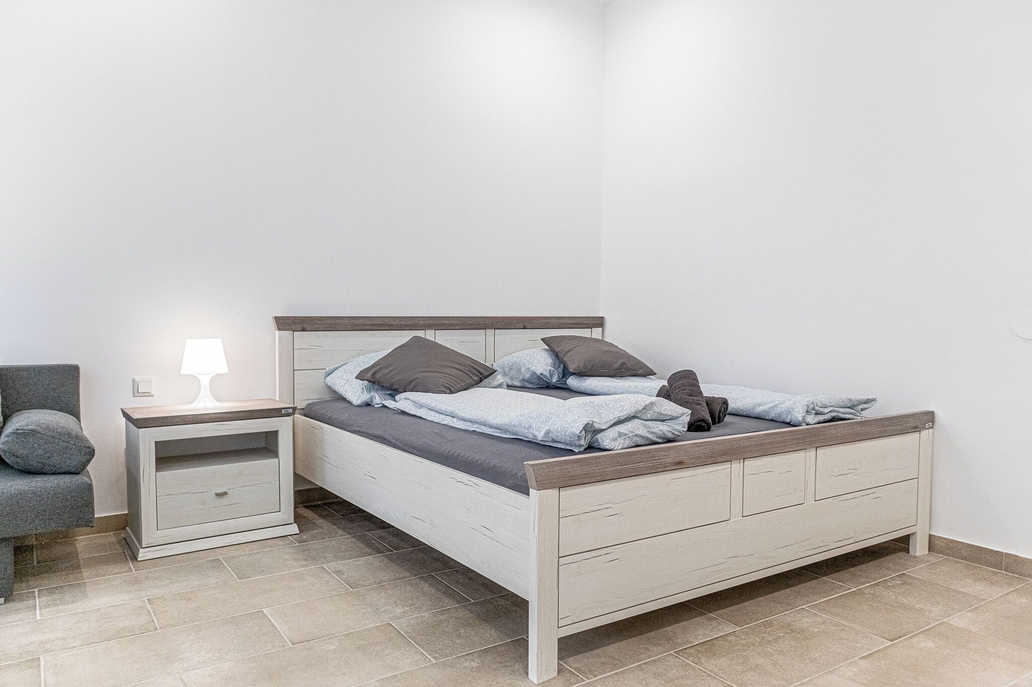 ベーシック スタジオ | アイロン / アイロン台、WiFi (無料)