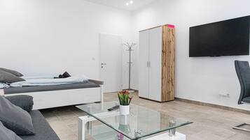 Basic Studio | Iron/ironing board, free WiFi