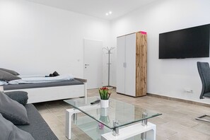 เบสิกสตูดิโอ | เตารีด/โต๊ะรีดผ้า, Wi-Fi ฟรี