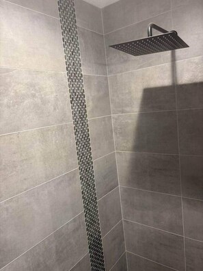 Hair dryer - Custom Luxury Rambler in Highland Hills, Rochester (Rochester)