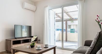 Levante - 2-BR Apt. & Terrace in Larnaca