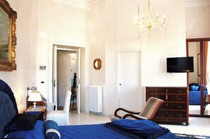 Doppia Deluxe, non fumatori, vista città | Una scrivania, Wi-Fi gratuito