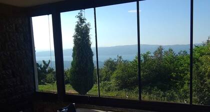 Sapanca'da sıcak havuzlu ve ev içi jakuzili göl şehir ve doğa manzaralı villa