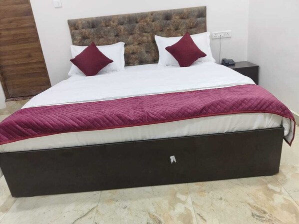 Room - Hotel Indra Jaunpur (Jaunpur)