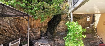 House with Private Balcony and Patio – Exclusive Use!