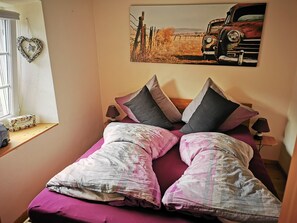 Iron/ironing board, WiFi, bed sheets - House with Private Balcony and Patio – Exclusive Use! (Bad Bertrich)