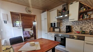 Kaffetrakter/tekoker, kjøleskap, mikrobølgeovn og ovn