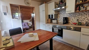 Køleskab, mikrobølgeovn, ovn, kogeplade