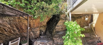 House with Private Balcony and Patio – Exclusive Use!