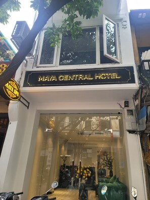 Front of property - Maya Central Hotel & Spa (Hoan Kiem)