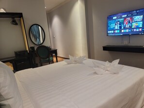 Junior Double Room, Balcony - Maya Central Hotel & Spa (Hoan Kiem)