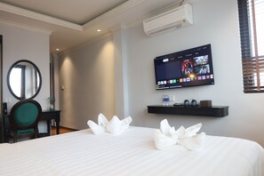 Junior Double Room, City View | Free minibar items, desk, soundproofing, iron/ironing board - Maya Central Hotel & Spa (Hoan Kiem)