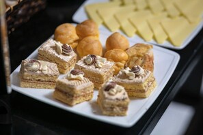 فطور كامل مجانًا يوميًا