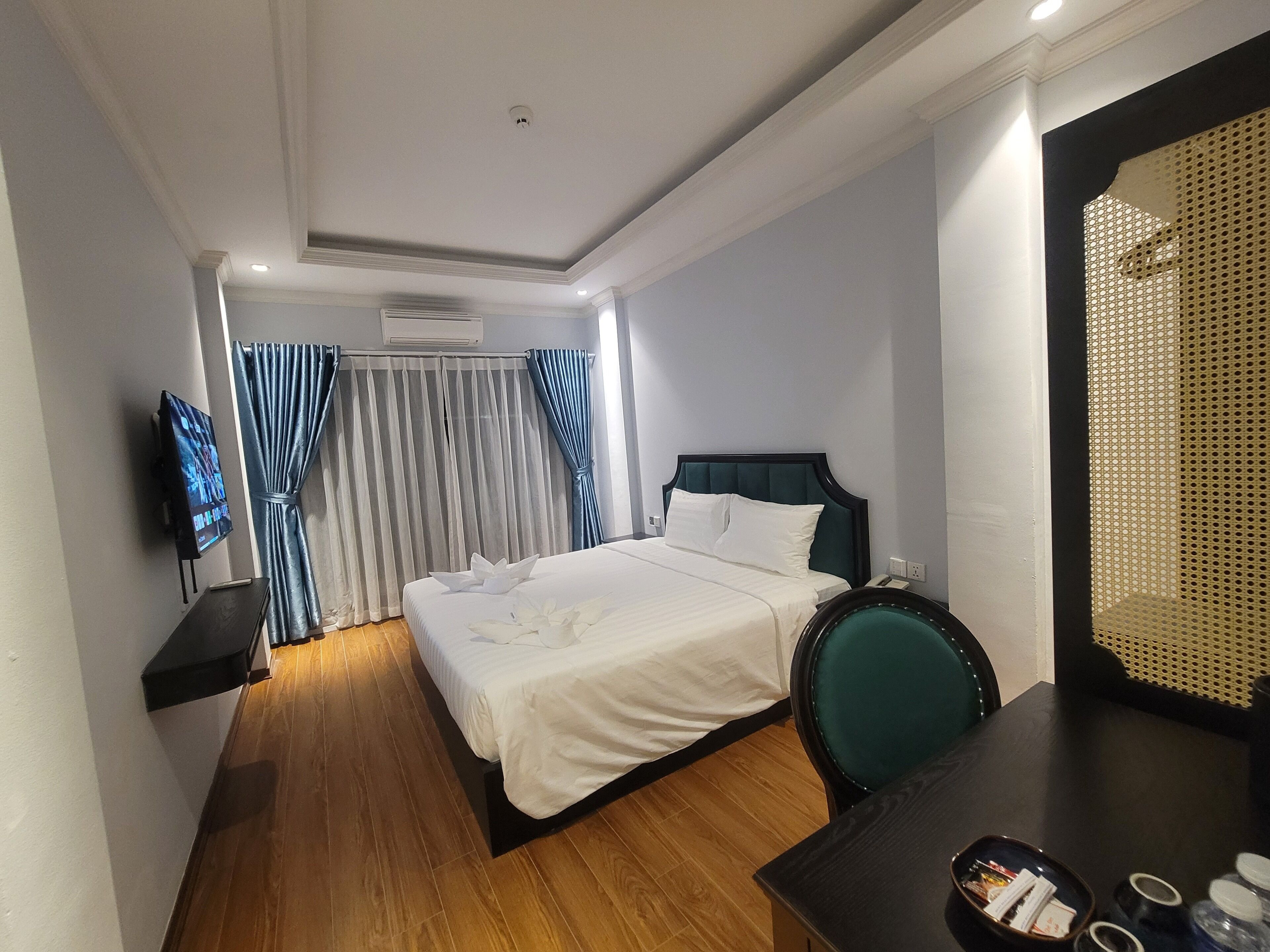 Bàn, bàn ủi/dụng cụ ủi quần áo, truy cập Internet không dây miễn phí 